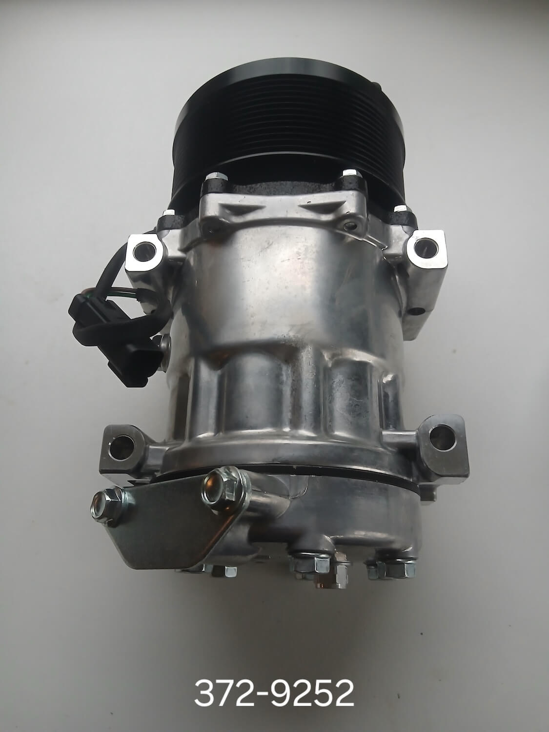 DJM Machinery - 20251119_151848 372-9252 compressor voor Caterpillar A/C-systeem